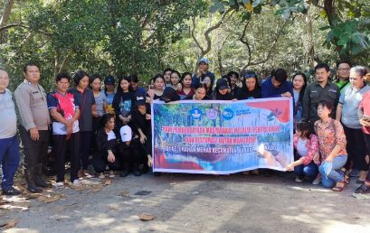 Program Studi Kehutanan Unsrat Gelar Aksi Bersih Pantai dan Penanaman Pohon Mangrove di Kelurahan Meras