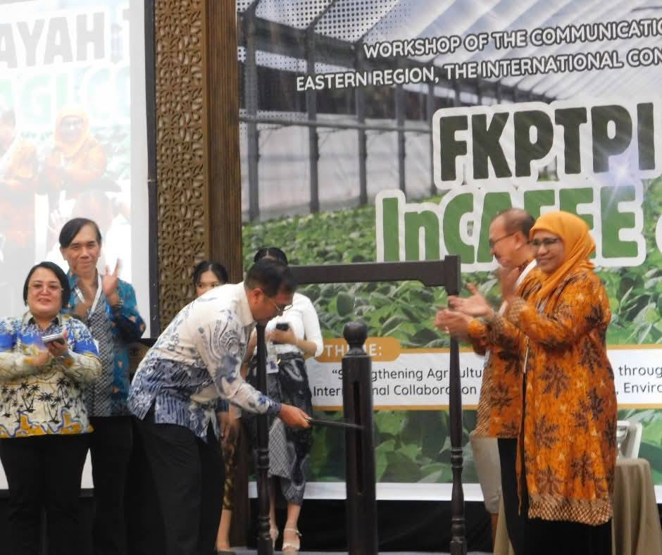 Mewakili Menteri Pertanian RI,  Dr. Ir. Sam Herodian, M Sc. Membuka Secara Resmi (FKPTPI), Kongres PAGI dan InCAFEE